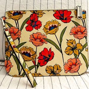 WOMENS! Steve Madden floral wristlet GUC